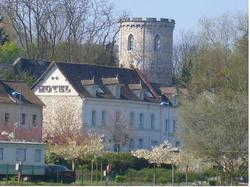 Hotel Htel de la Tour Pont-de-l'Arche